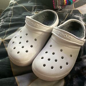 Barely worn womens fuzzy crocs